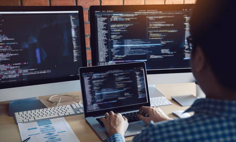 数据科学选型：R与Python如何赋能龙门县网站建设？